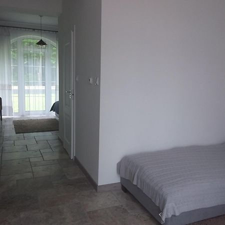 ינוביץ' Dworek Akacja Uslugi Hotelarskie מראה חיצוני תמונה