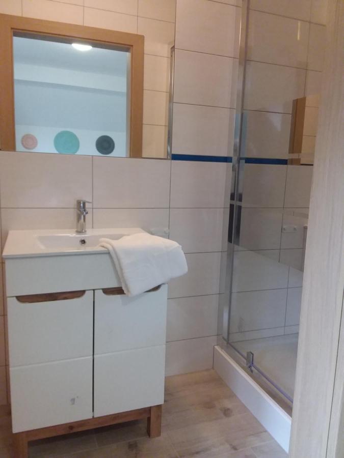 ינוביץ' Dworek Akacja Uslugi Hotelarskie מראה חיצוני תמונה