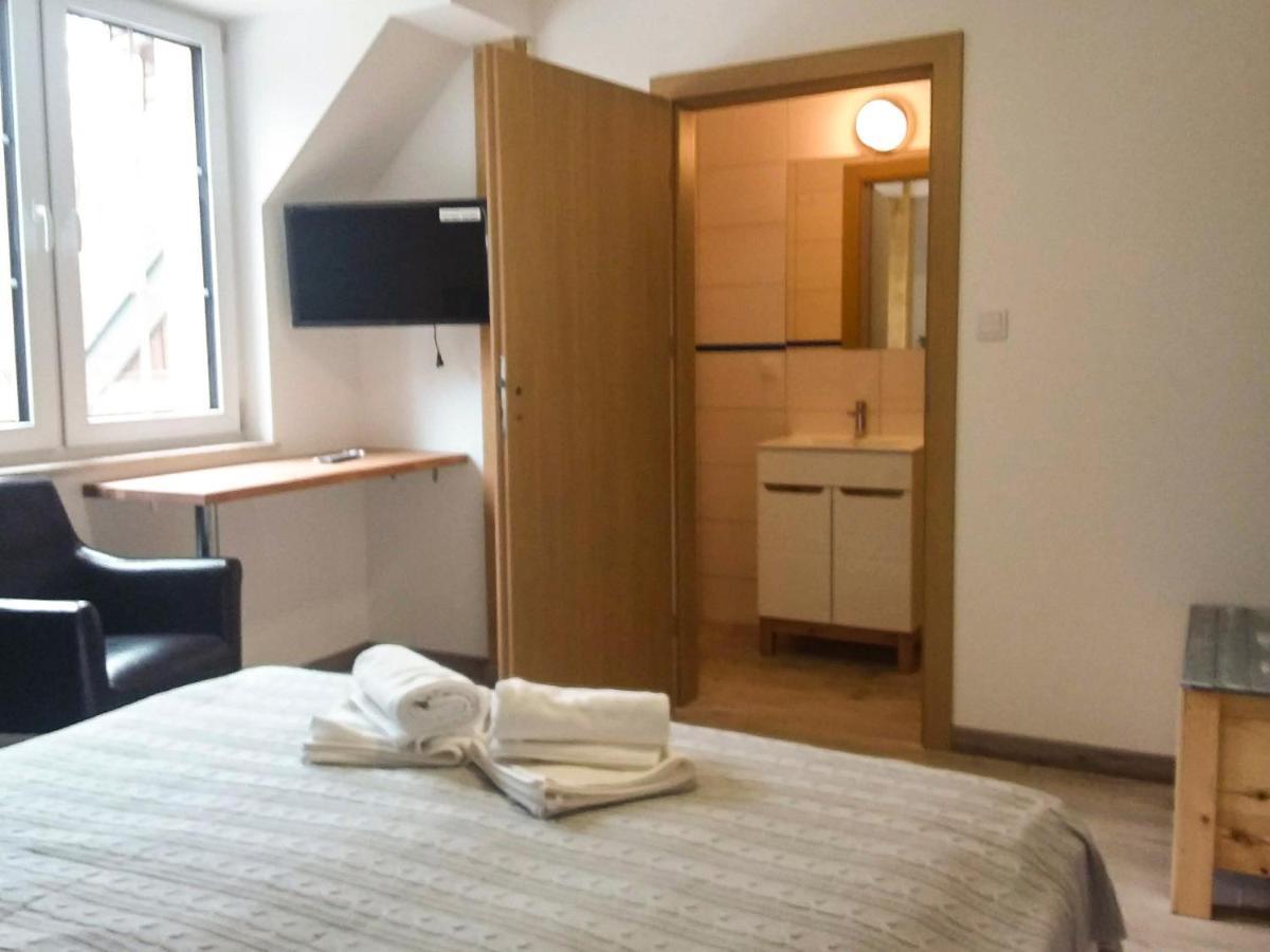 ינוביץ' Dworek Akacja Uslugi Hotelarskie מראה חיצוני תמונה