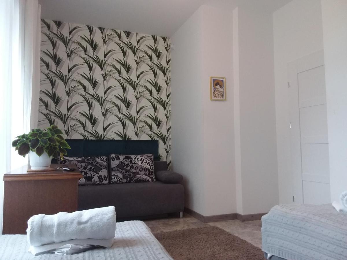 ינוביץ' Dworek Akacja Uslugi Hotelarskie מראה חיצוני תמונה