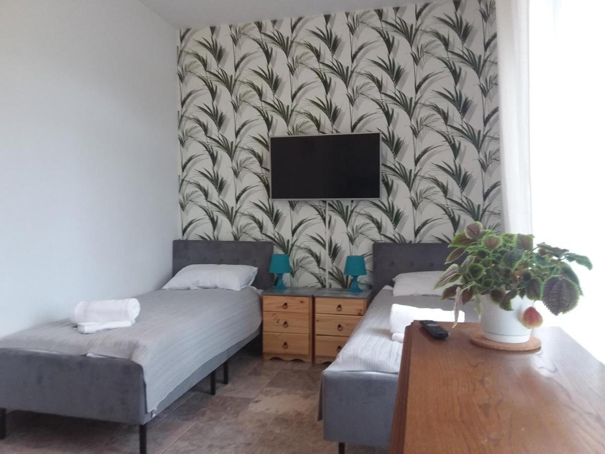 ינוביץ' Dworek Akacja Uslugi Hotelarskie מראה חיצוני תמונה
