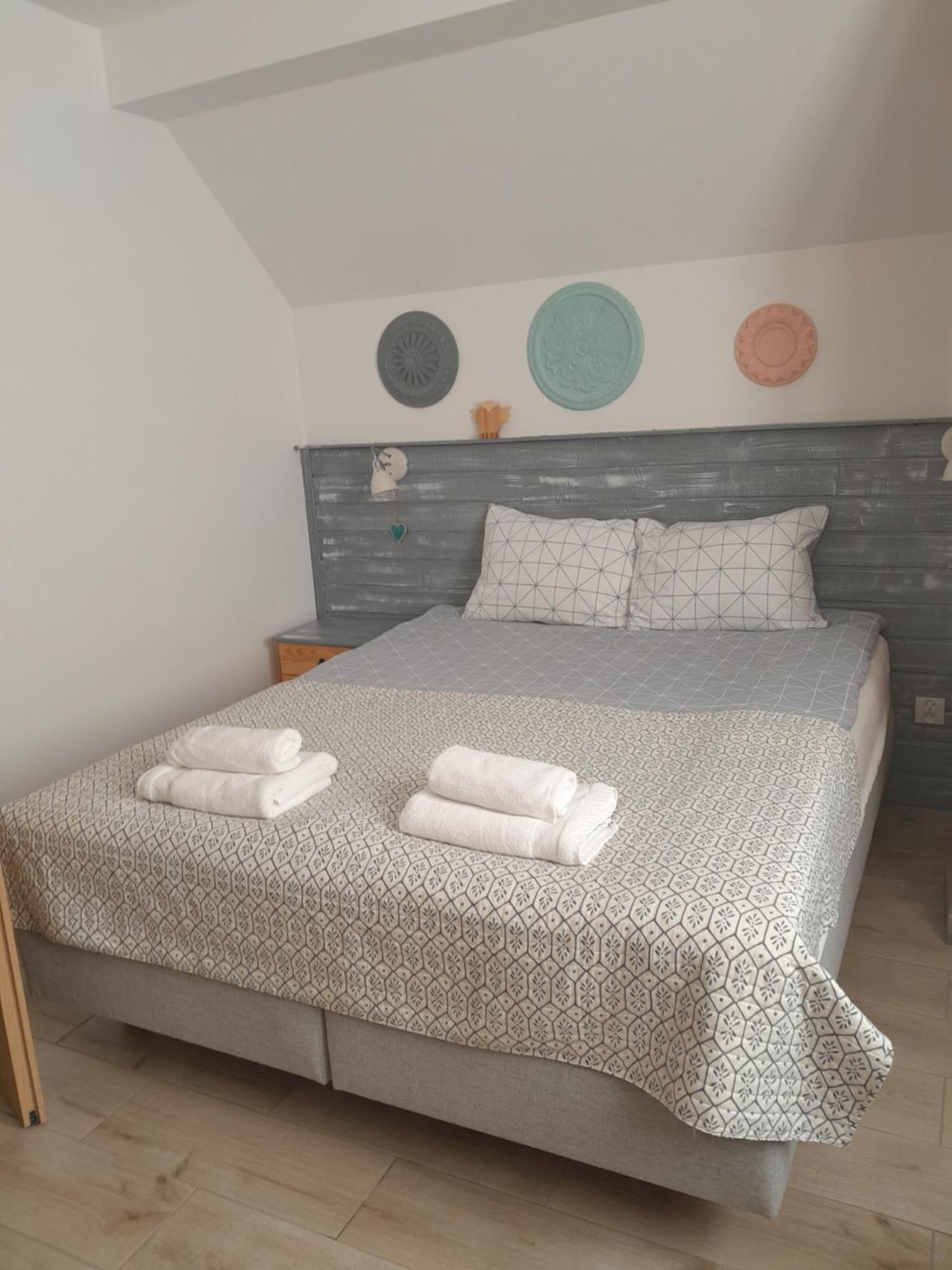 ינוביץ' Dworek Akacja Uslugi Hotelarskie מראה חיצוני תמונה
